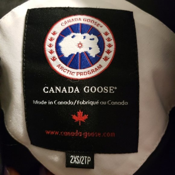 **SOLD** Authentic Canada Goose LIKE NEW - Picture 10 of 10